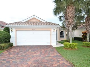 8233 Pine Cay Rd, Wellington, FL 33414