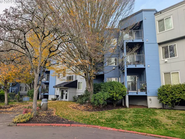 8720 SW Tualatin Rd APT 201, Tualatin, OR 97062