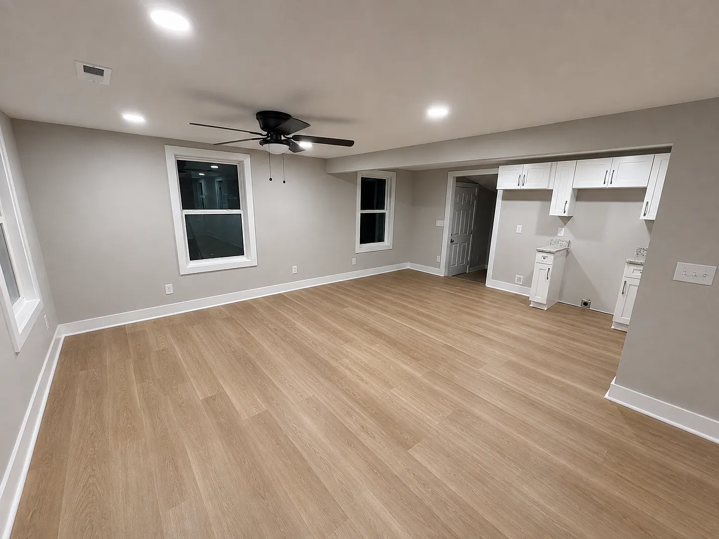 3 bed, 1100 sqft, $2,200 — Photo 3