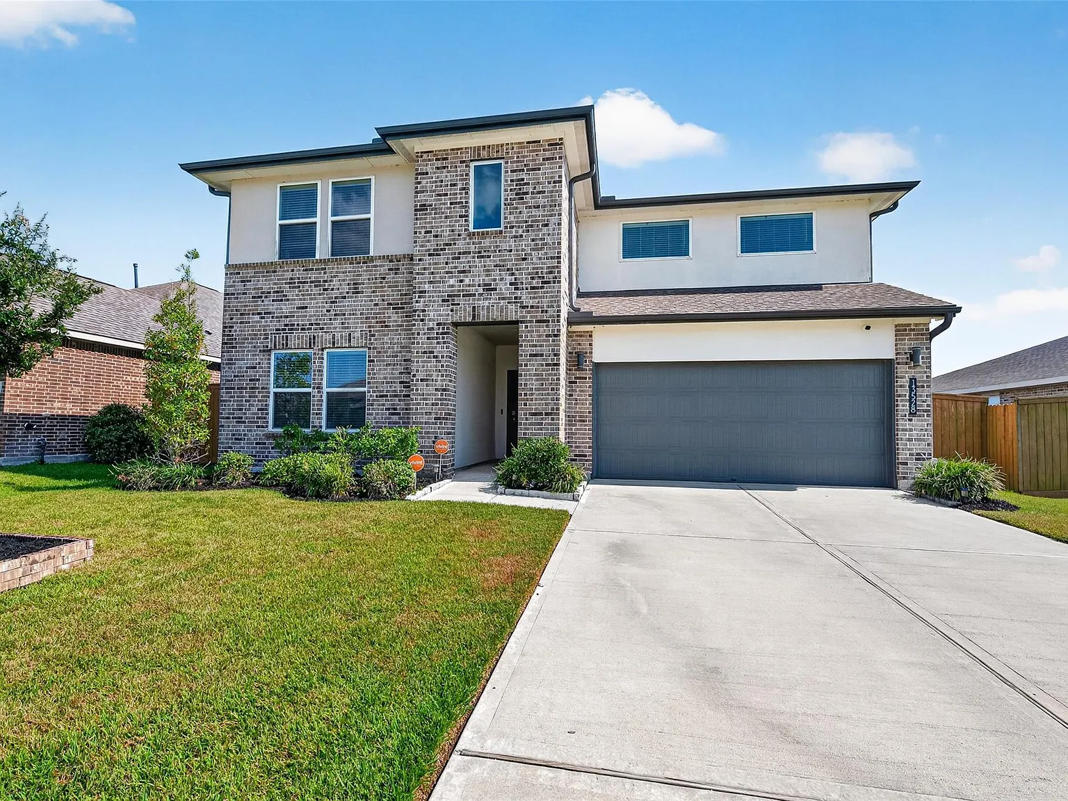 4 bed, 3.0 bath, 2488 sqft, $2,950 — Photo 1