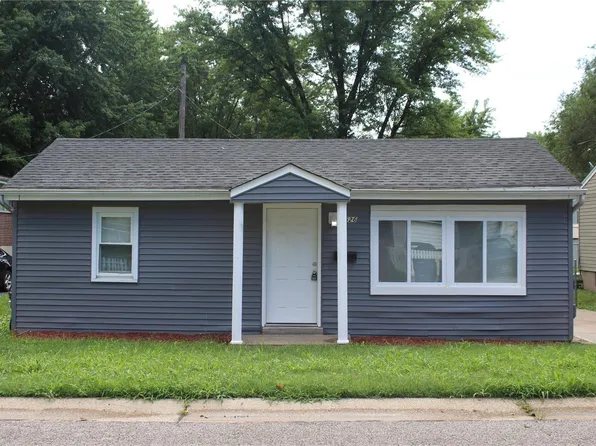 3526 Theresa Ave, Saint Ann, MO 63074
