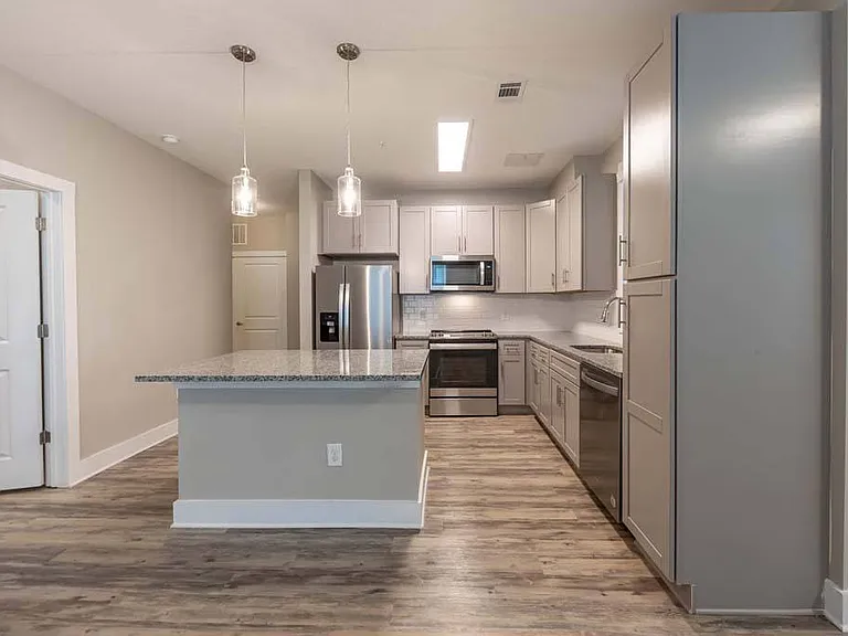 Foxwood Apartments — Photo 114