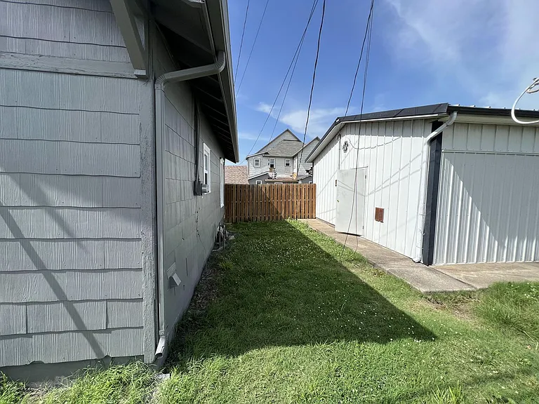 104 S Washington Ave — Photo 20