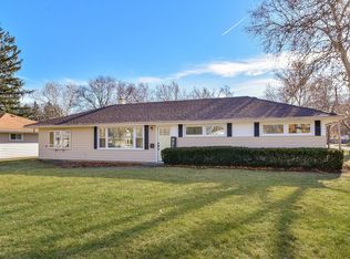 404 Geneva Pl, Wheaton, IL 60187