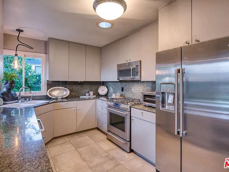 3827 Rhodes Ave — Photo 14