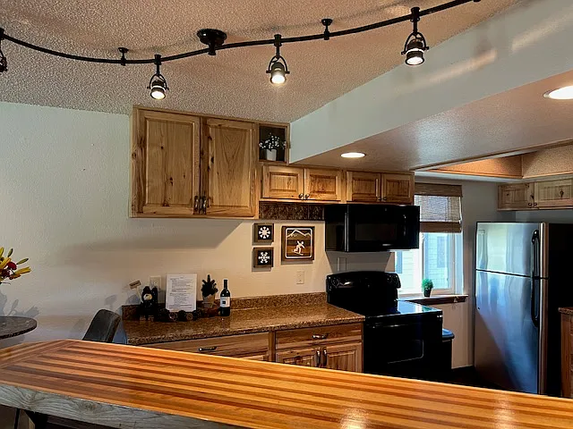 2 bed, 892 sqft, $2,400 — Photo 4