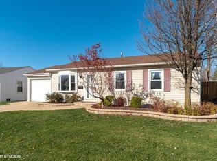 232 E Maxon Ln, Streamwood, IL 60107