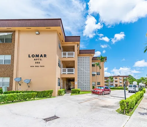555 S Luna Ct Hollywood, FL 33021 Photo 1