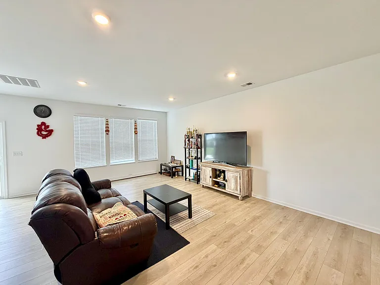 331 Red Oak Cir — Photo 32