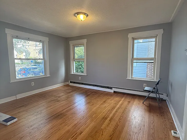 118 Maple Ave — Photo 4