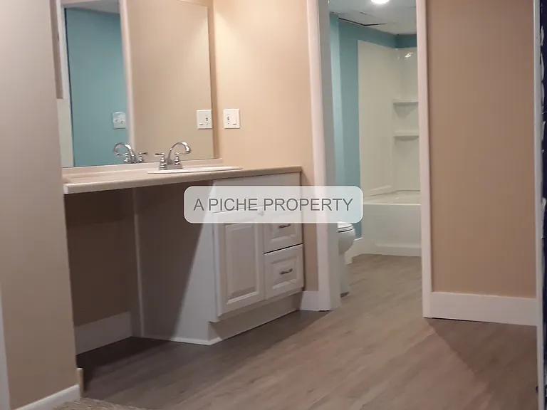 1343 N Woodlawn Blvd — Photo 12