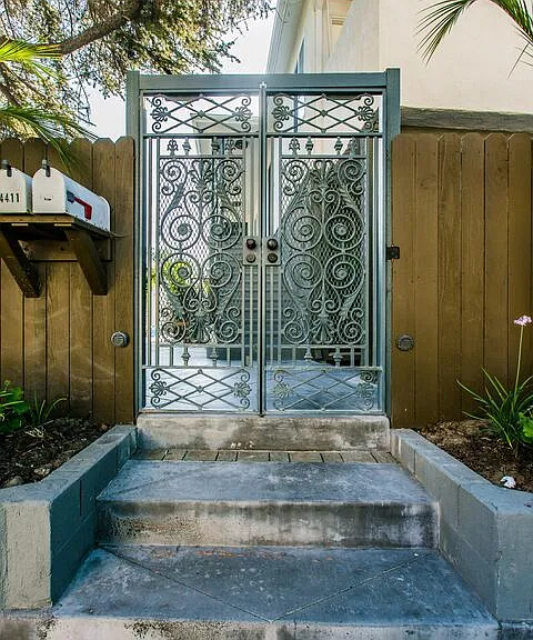 4407 Irvine Ave — Photo 9