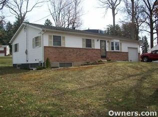 560 Waverly Dr, Hollidaysburg, PA 16648