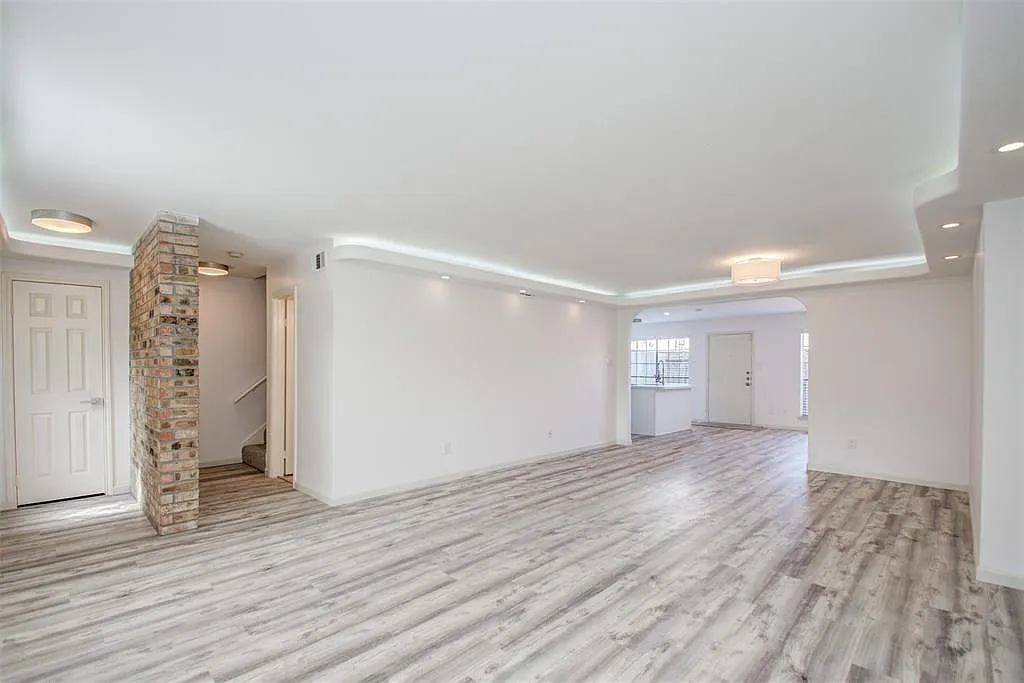 3 bed, 2.5 bath, 1840 sqft, $2,150 — Photo 2