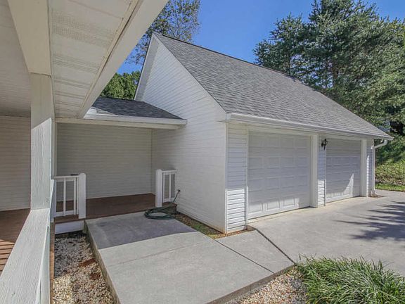 5th image of 924 Teffeteller Ln