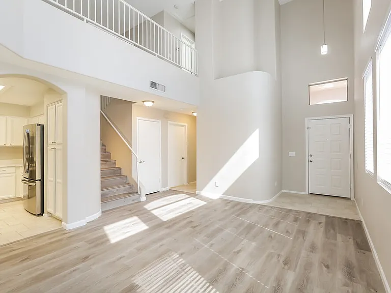 763 E Whitten St — Photo 5