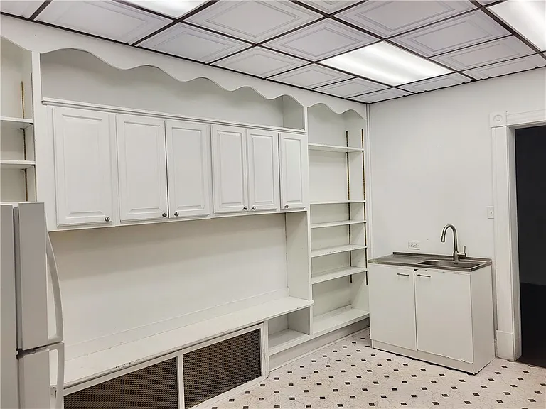 438 S Maple Ave — Photo 5