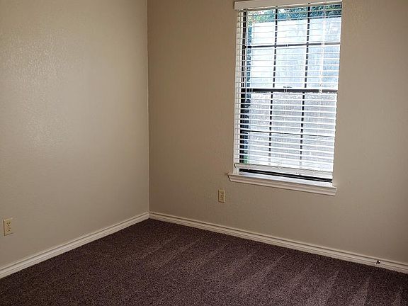 5th image of 206 Cody Ln