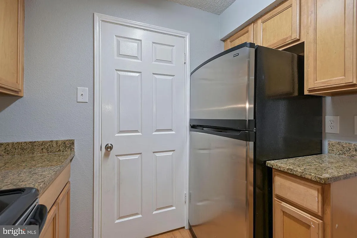 Building Photo - 1507 Lincoln Way #204