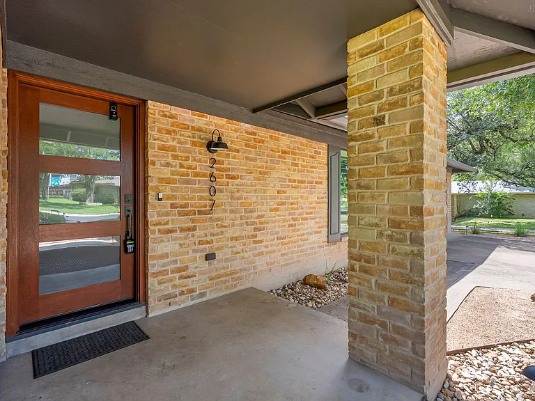 2607 N Shields Dr — Photo 24