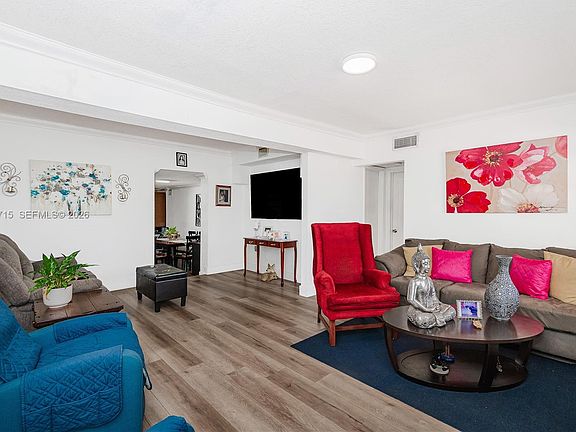 3rd image of 359 W 35th St