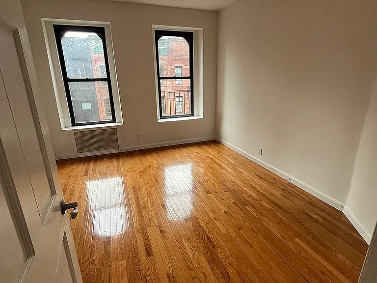 321 E 93rd St #5E — Photo 6