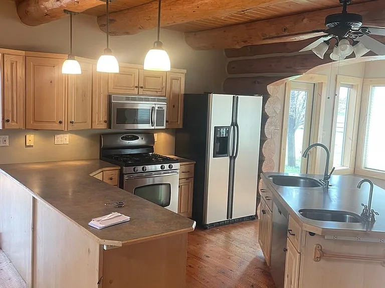 1084 E Moody Rd — Photo 7