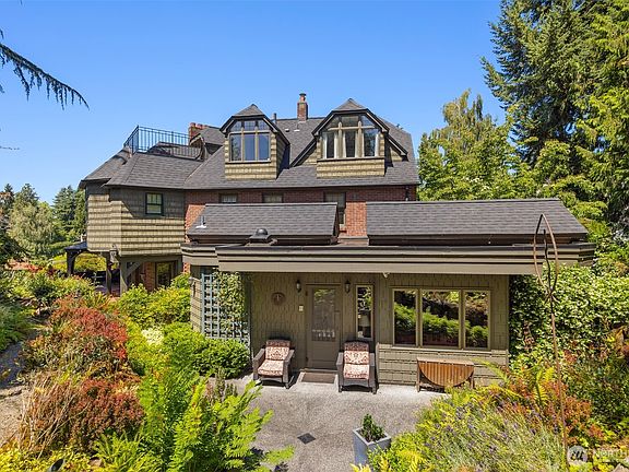 2nd image of 3333 43rd Avenue NE