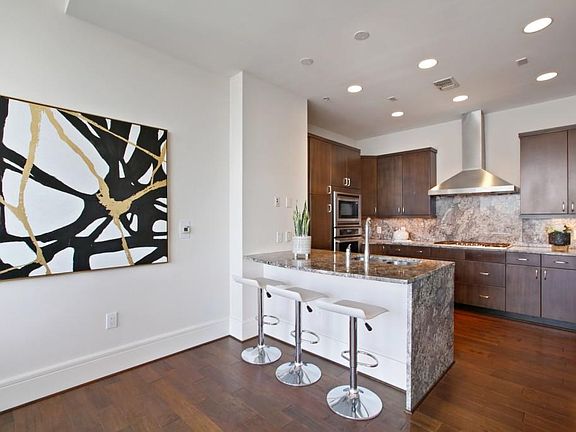 4th image of 1065 Peachtree St NE Unit 3203