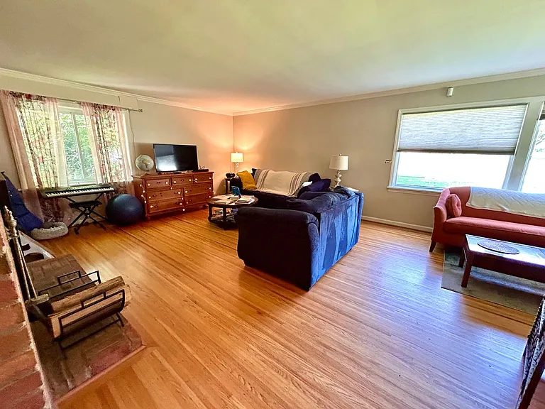 940 Corwin Rd — Photo 12