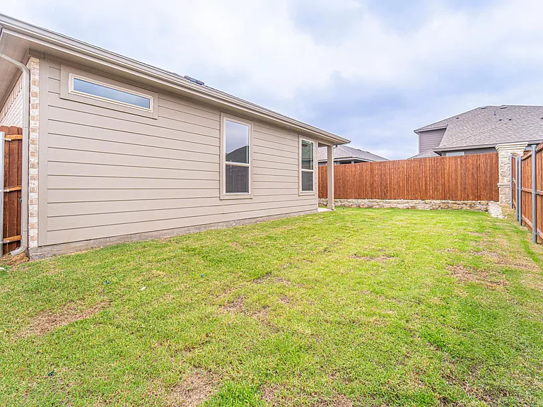 3305 Shortgrass Ln — Photo 24