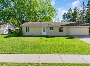 1086 Lowell Dr, Apple Valley, MN 55124