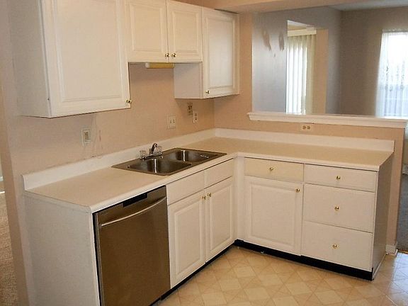 4th image of 6742 Ossington Dr