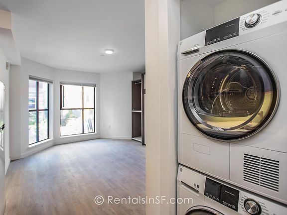 3rd image of 1532 Howard St #201