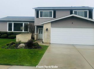 3 E Brookwood Dr, Arlington Heights, IL 60004