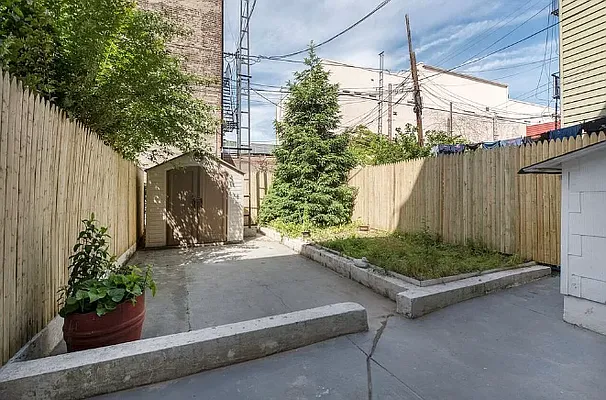 Rented by Compass | media 18