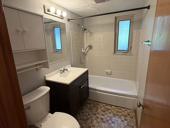 4th image of 6423 Ridge Rd #3