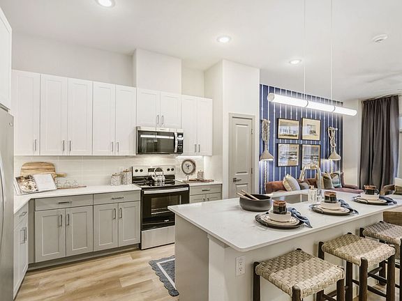 3rd image of 10715 Garland Rd #1206