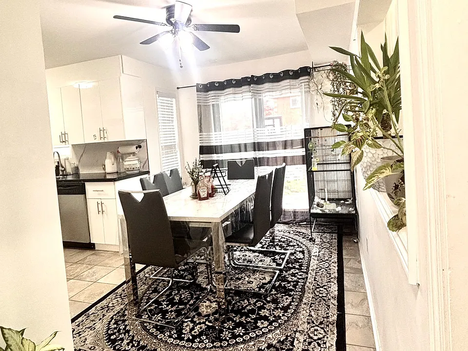 24 Holmes Cres
