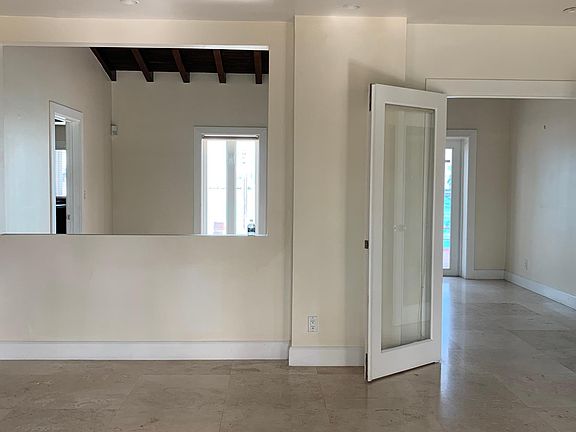 5th image of 2331 S Bayshore Dr