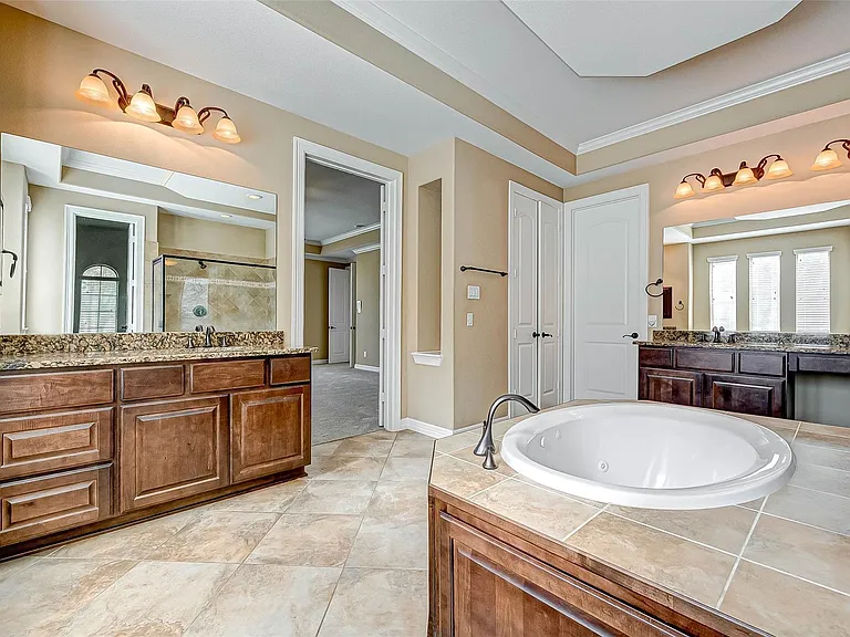 2914 Cotswold Ln — Photo 33
