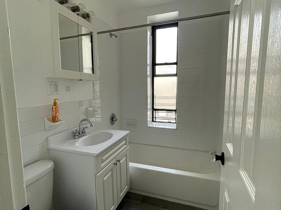 2nd image of 1711 Walton Ave