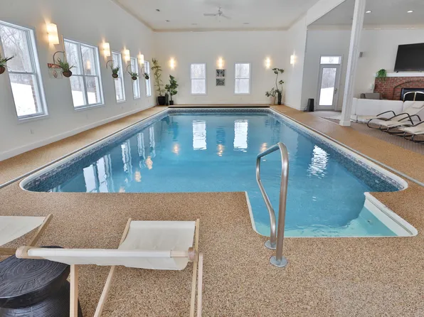 2300 Stonewall Cemetery Rd SW, Lancaster, OH 43130