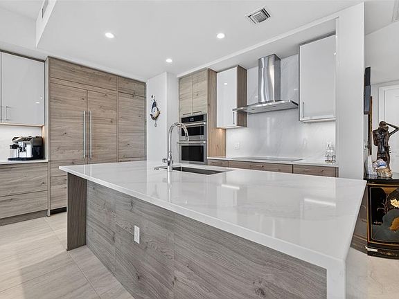5th image of 301 1ST STREET S #1505