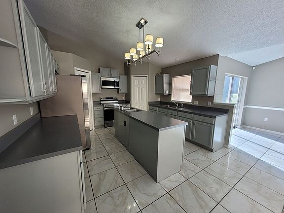 3rd image of 12 Alicante Ct
