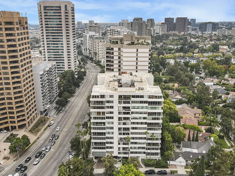10433 Wilshire Blvd #808 — Photo 24