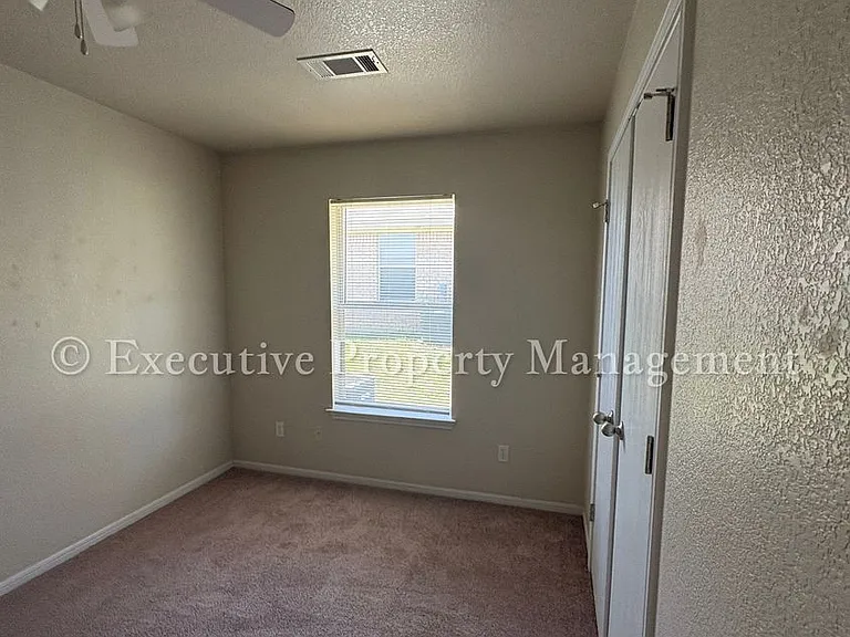 208 Janelle Dr — Photo 16