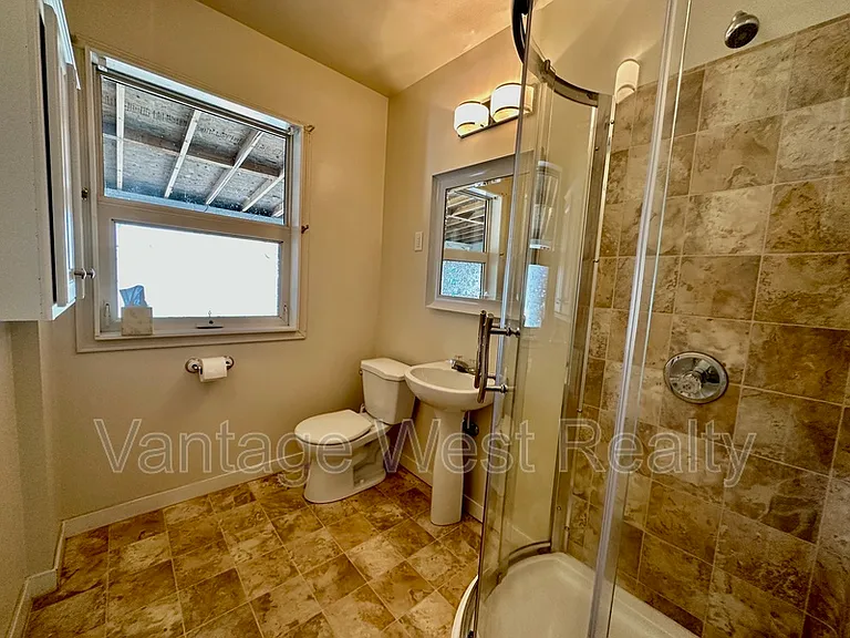 840 Bernard Ave — Photo 11