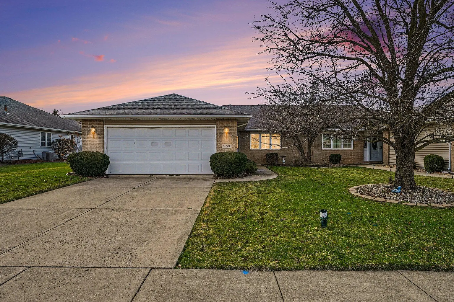 950 Blue Jay Way photo 1