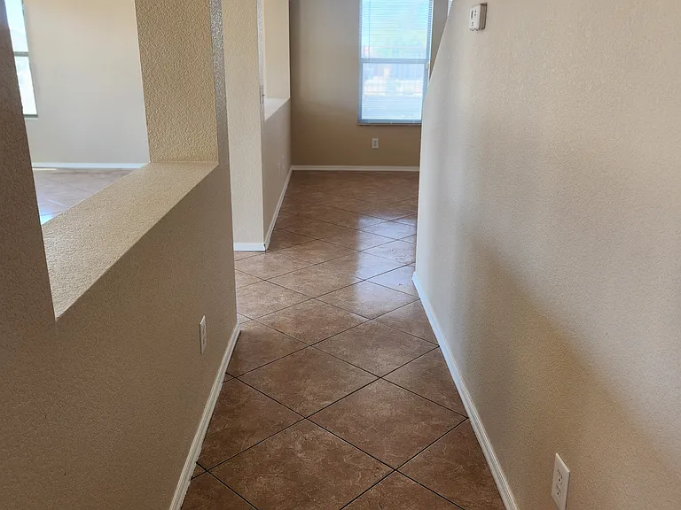 5931 W Albeniz Pl — Photo 5